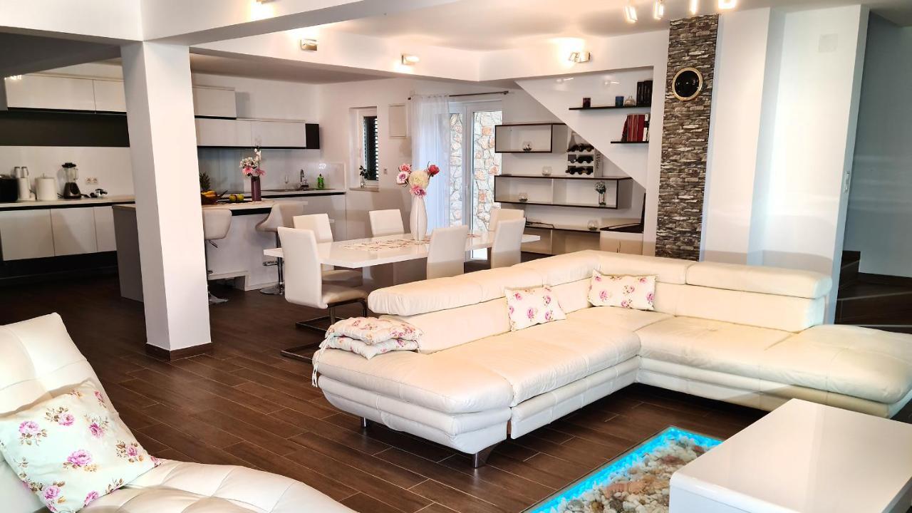 Villa Relax , With Seaview And Two Pools Near Beach Stari Grad Exterior foto
