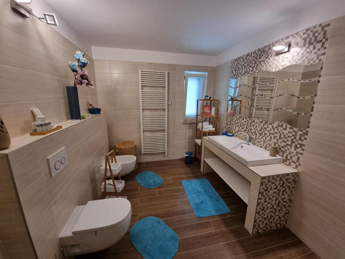 Villa Relax , With Seaview And Two Pools Near Beach Stari Grad Exterior foto